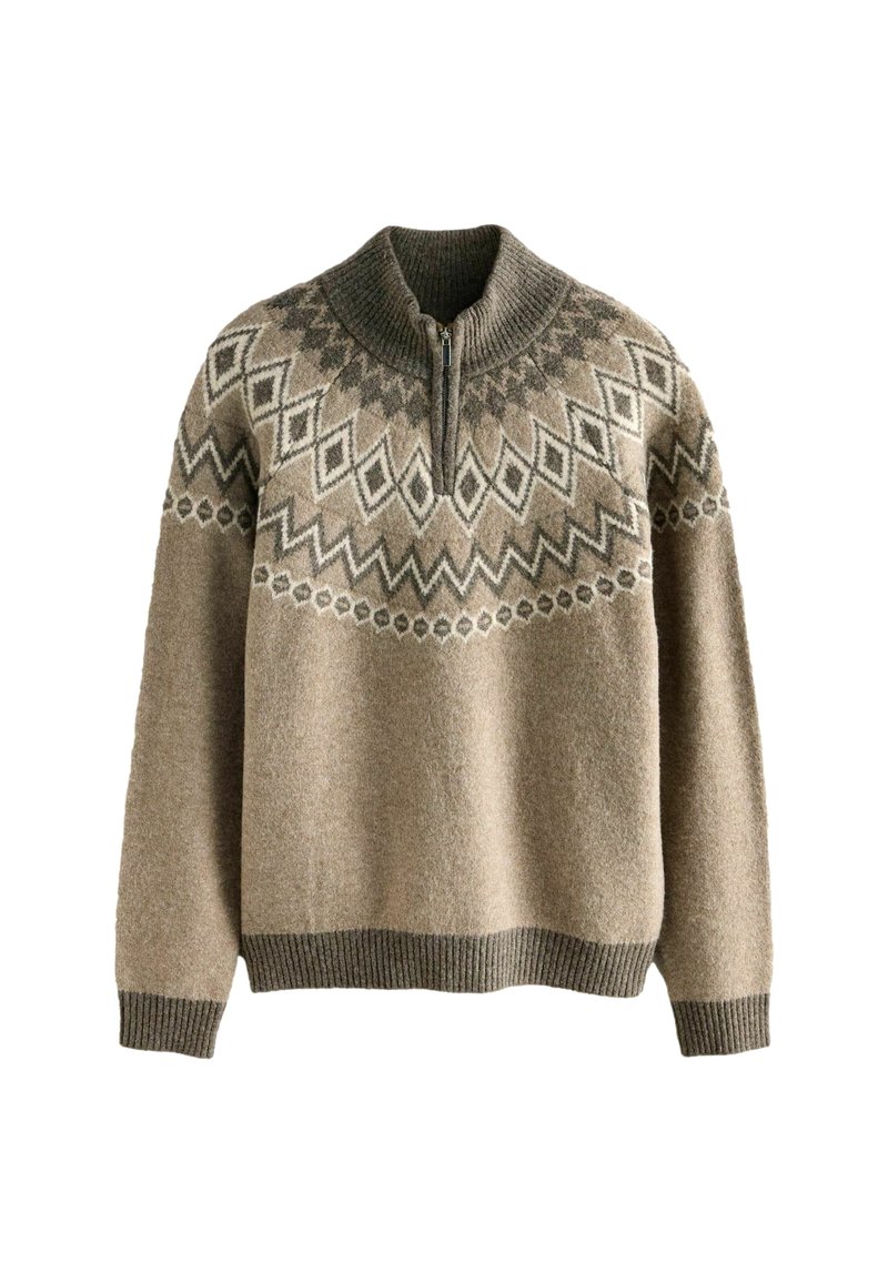 Pull en laine marron avec col, poignets et bas en côte, présentant un motif géométrique losange gris et blanc sur la poitrine et les épaules.