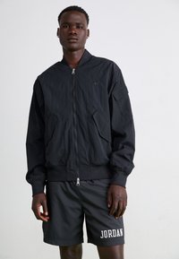 Jordan M J ESS STMT LTWT RNGD - Bomberjakke - black