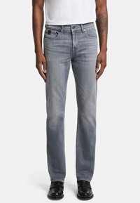 Jeans grigio chiaro in denim, con un classico design a gamba dritta, cinque tasche e leggera sbiaditura lungo le cosce.