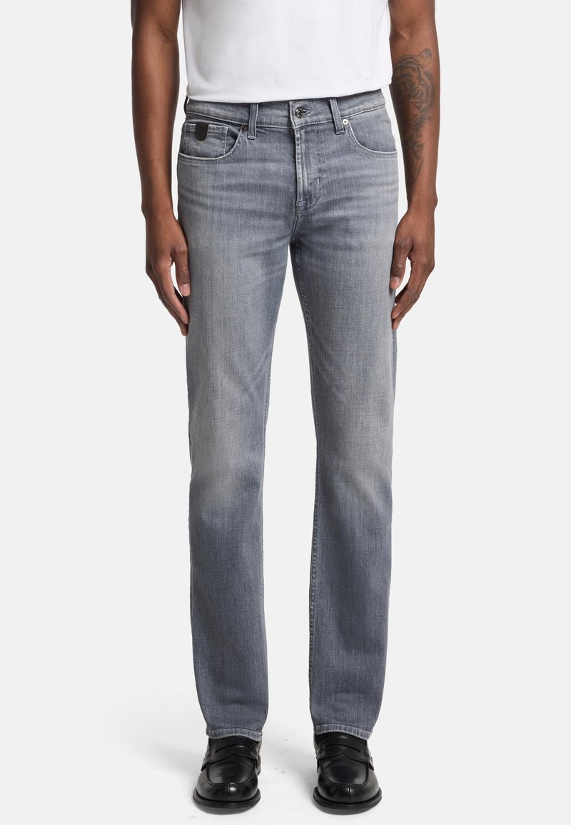 Jeans grigio chiaro in denim, con un classico design a gamba dritta, cinque tasche e leggera sbiaditura lungo le cosce.