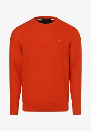 Pull orange vif à manches longues avec col rond, texture en fine maille et petit logo Tommy Hilfiger sur la poitrine.