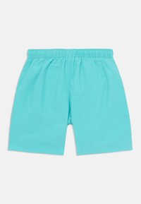 Pantaloni corti in cotone turchese con vita elasticizzata, caratterizzati da un taglio dritto e senza motivi visibili o dettagli in metallo.
