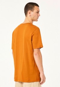 Oakley MARK TEE  - Camiseta estampada - ginger