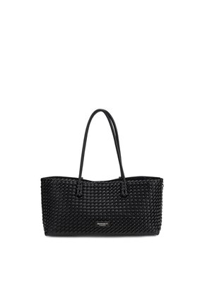 Borsa tote in pelle intrecciata nera con due sottili manici e un'etichetta rettangolare in argento del marchio sul davanti.