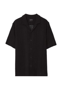 Chemise noire à manches courtes avec une coupe décontractée, confectionnée en tissu tricoté texturé arborant un motif de petits points d'ouverture et une fermeture à boutons.