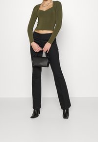 Alice + Olivia Langarmshirt - olive