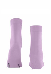 Chaussettes de crew violettes claires avec des poignets côtelés et une texture lisse. Marquages de taille visibles au bas, conçues pour le confort et un bon ajustement.