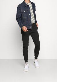 CLOSURE London Pantalones deportivos - black