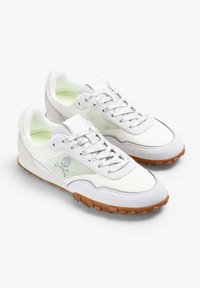 Scalpers DACH SNEAKERS - Trainers - off white