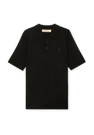 Polo nera a maniche corte con colletto a tre bottoni e piccolo logo sul lato sinistro del petto, distesa su sfondo bianco.