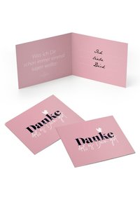 Rosa kortset med ett hjärtligt meddelande. Framsidan har texten "Danke" i fet svart font, med en vit hjärtaccent; insidan har utrymmen för personliga anteckningar.