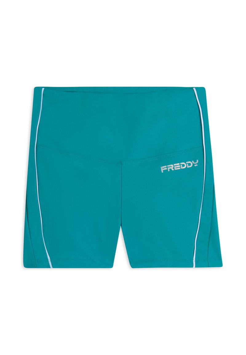 Pantalones cortos deportivos color turquesa, hechos de una tela suave, con ribetes blancos en los laterales y un logotipo bordado de "FREDDY" en la parte frontal izquierda.