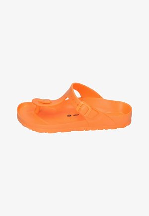 Oranje plastic sandaal met een enkele band met een knoopsluiting en een gestructureerde zool voor grip. Glad oppervlak met minimale hardware-details.