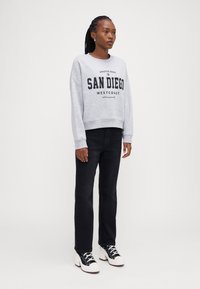 ONLY Petite ONLSWEAT LIFE CREW STATE - Sweatshirt - light grey melange