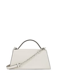 Sac à main structuré en cuir blanc cassé avec un bord noir. Doté d'une poignée supérieure et d'une bandoulière en chaîne argentée détachable pour un transport polyvalent.
