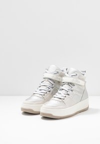s.Oliver Sneaker high - white