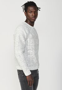 Koroshi Vesta - crudo off white