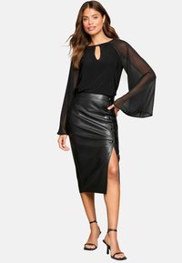 Lipsy Blus - black