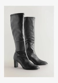 Unausgewählt, new black