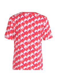 Kortærmet t-shirt i lyse nuancer af pink, med et geometrisk mønster af hvide og mørkere pink former på et glat stof.