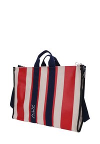 Borsa a tracolla rigata in tela rossa, blu navy e crema, con doppi manici superiori, una tracolla e una chiusura con zip con dettaglio del logo.