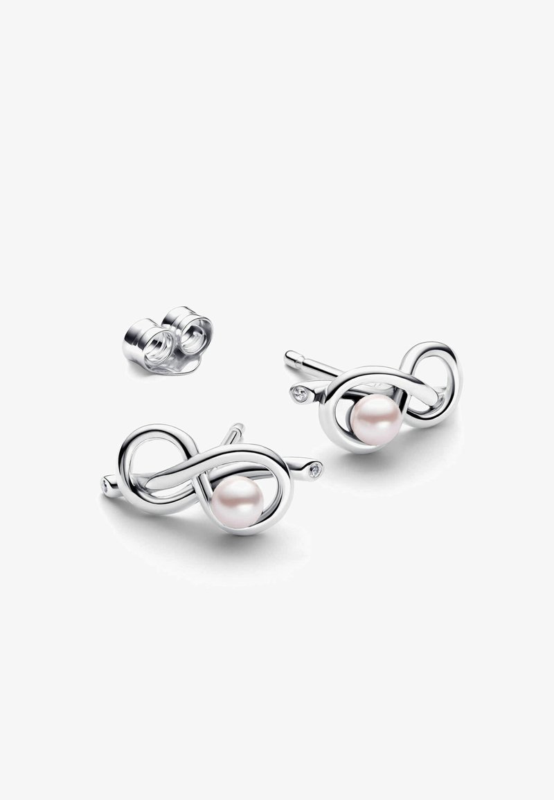 Orecchini in argento con un design infinito intrecciato a una perla rosa e piccoli accenti trasparenti, che mostrano una finitura lucida.