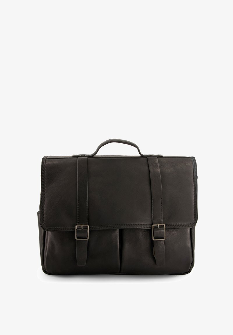 Černá kožená messenger taška s klopou, dvěma předními sponami, vrchním držadlem a hladkým povrchem. Obsahuje prošívané detaily a boční kapsy.