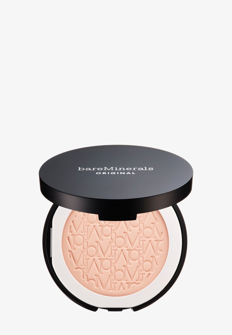BareMinerals Original poederfoundation in een zwarte compact. Lichtroze poeder met een gestructureerd oppervlak waarop het merklogo staat. Rond van vorm.