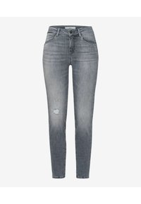 Jeans de mezclilla gris con un corte ajustado, que presentan un detalle desgastado en una rodilla, cinco bolsillos y un cierre clásico de botón y cremallera.