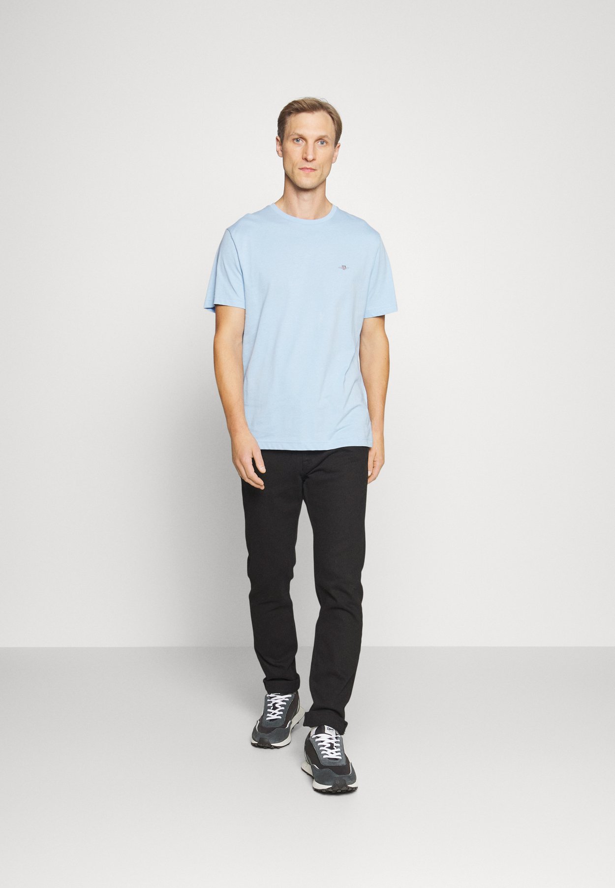 REG SHIELD SS T-SHIRT