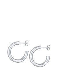 Silberne Creolen mit einer glatten, glänzenden Oberfläche, die ein abgerundetes Design und einen Steckerverschluss aufweisen. Die Form ist offen und hat eine leichte Kurve.