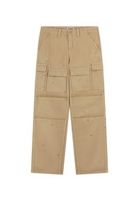 Beżowe spodnie cargo z wieloma przednimi i bocznymi kieszeniami, o luźnym kroju, z delikatnymi śladami noszenia oraz z zapięciem na suwak.