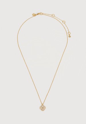 Collier délicat en chaîne d’or avec fermoir réglable et petit pendentif en forme de trèfle orné de pierres précieuses claires.