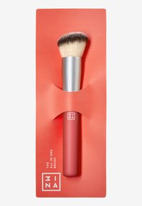 All-in-One-Bürste mit weichen Borsten, silberner Ferrule und einem matten Korallenhandgriff. Präsentiert in einer passenden roten Kartonverpackung.