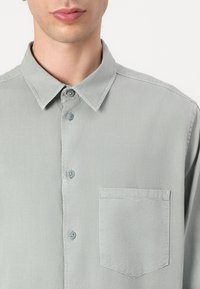 Thumbnail Image 7