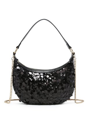 Borsa a mezzaluna nera ricoperta di paillettes lucide con tracolla corta in pelle e tracolla a catena dorata rimovibile.
