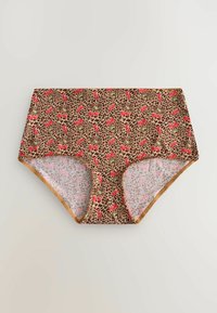 Majtki wysokie w print panterki z czerwonymi akcentami, wykonane z miękkiego materiału, z kontrastową jasną kwiatową podszewką i złotymi wykończeniami.