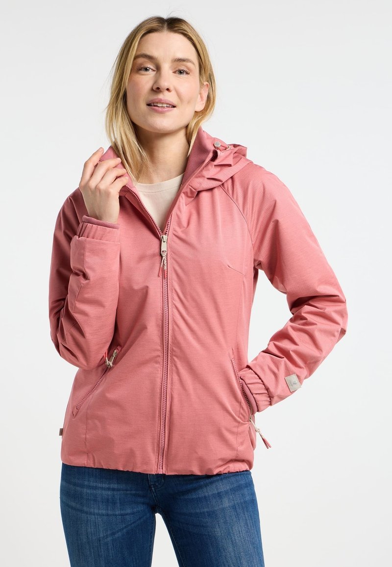 Rosa lättviktsjacka med huva, dragkedja fram, elastiska muddar och dragsko i nederkant. Har en strukturerad textil och en subtil logotypdetalj.