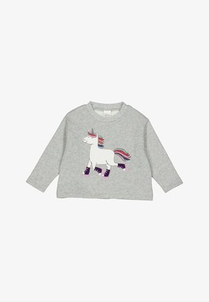Grijze sweatshirt met lange mouwen, met een witte eenhoorn met een kleurrijke manen en zwarte rollerskates, gedrukt in het midden. Eenvoudig, zacht materiaal.