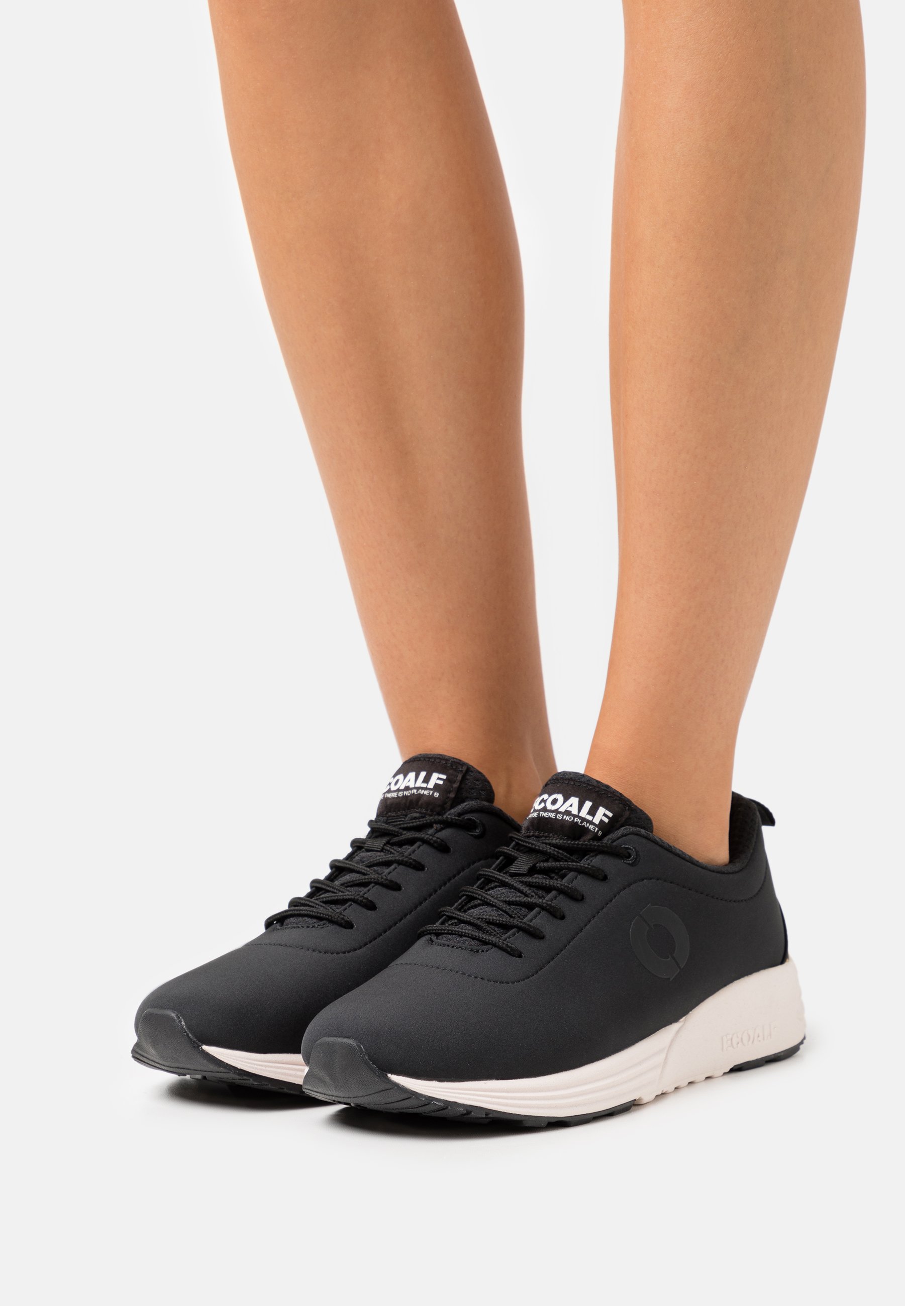 Comprar Deportiva baja plana Oregalf beige Ecoalf online