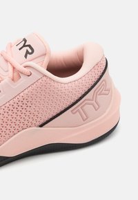 TYR CXT 2 WOMENS - Zapatillas de entrenamiento - dusty pink