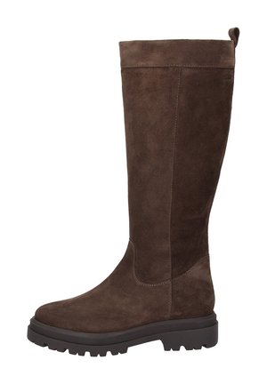 Bottes en daim marron jusqu'aux genoux avec une semelle plate en caoutchouc noir, une texture lisse et des coutures décoratives subtiles le long des coutures.