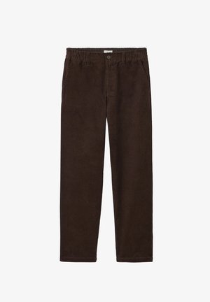 Pantalons en velours côtelé marron avec une coupe décontractée, une taille élastique, une fermeture à bouton et une texture à fines rayures verticales.