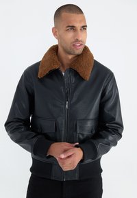 Pier One Μπουφάν από συνθετικό δέρμα - black