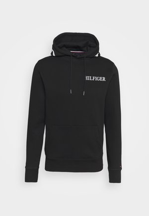 Sudadera negra con capucha, bolsillo frontal, cordón en la capucha y logo "HILFIGER" impreso en blanco en el lado izquierdo del pecho.