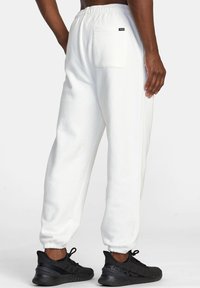 RVCA ESSENTIAL -  DE  POUR  - Jogginghose - off
