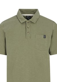 Khaki groene polo shirt met een gestructureerde stof, een drievoudige knoopsluiting en een linkerkant borstzak met een zwart "PRO TEST" label.