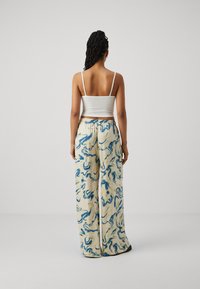 Pieces PCVITO STRAP CROP 2 PACK - Top - blue/bright white