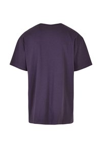 Lilla kortærmet t-shirt, bomuldsstof, rund halsudskæring, lige kant, ensfarvet design uden synlige mønstre eller grafik.