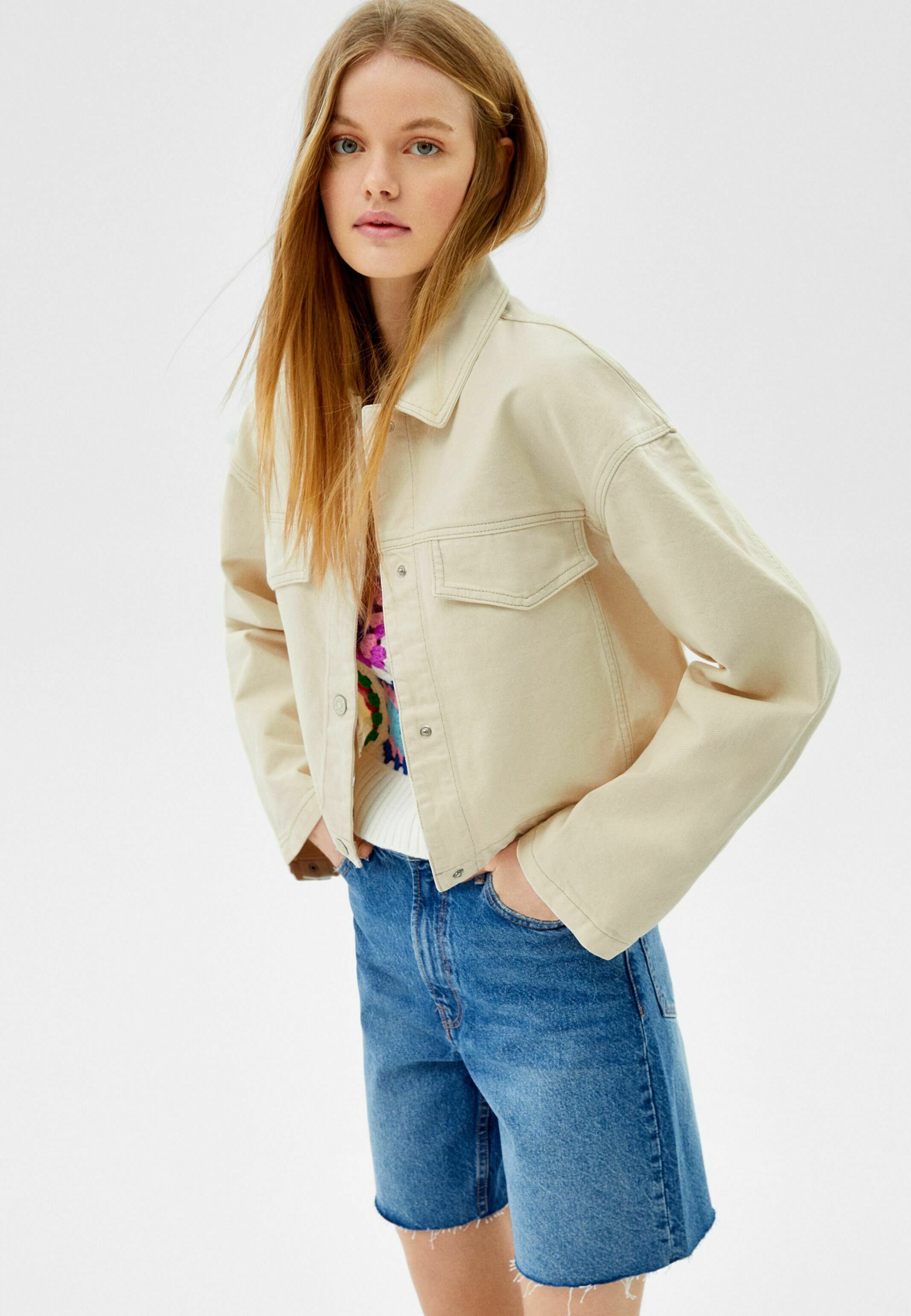 Bershka CONTRAST TRUCKER - Giacca di jeans - sand/sabbia - Zalando.it